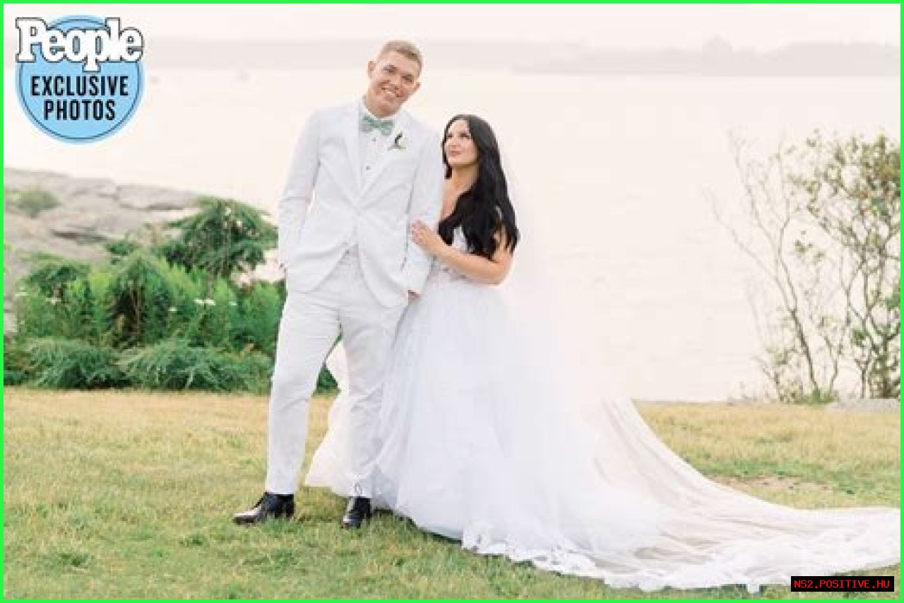 Is Elizabeth Rowe Trans? Married To Husband Cody Daniel